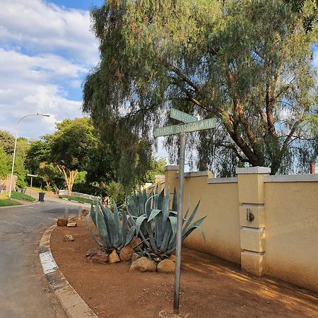 Naomi'S Place Johannesburg Exterior photo