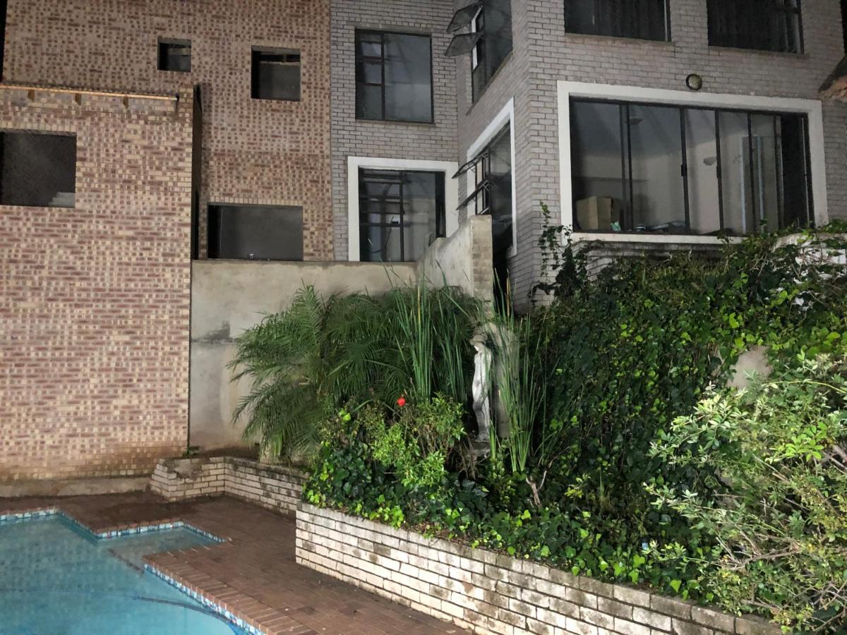 Naomi'S Place Johannesburg Exterior photo