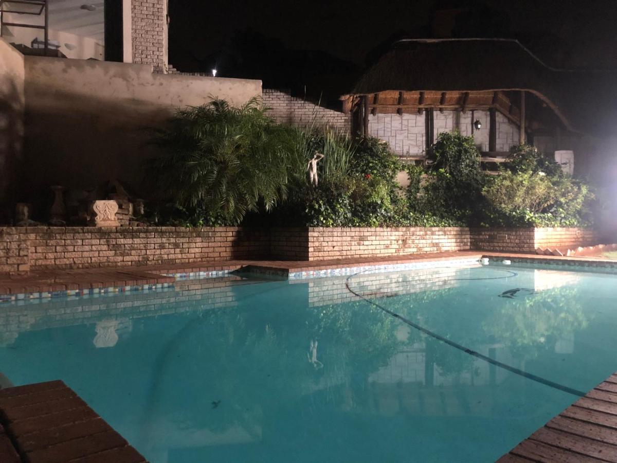 Naomi'S Place Johannesburg Exterior photo