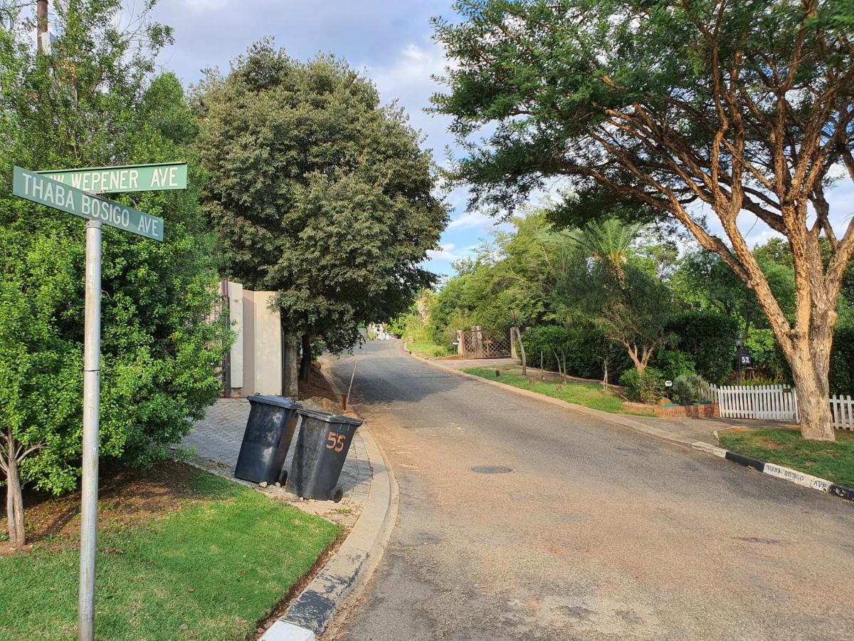 Naomi'S Place Johannesburg Exterior photo