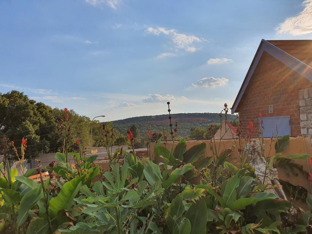 Naomi'S Place Johannesburg Exterior photo
