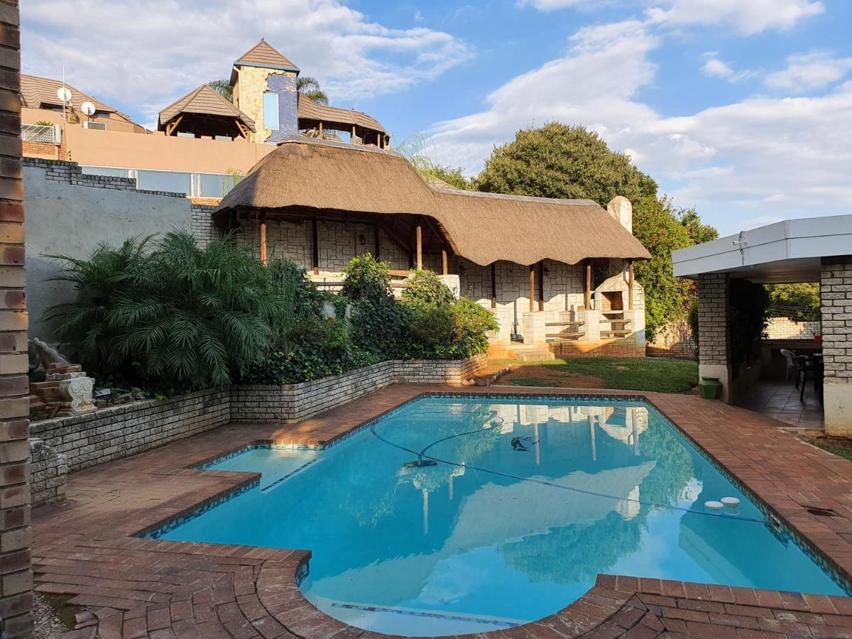 Naomi'S Place Johannesburg Exterior photo